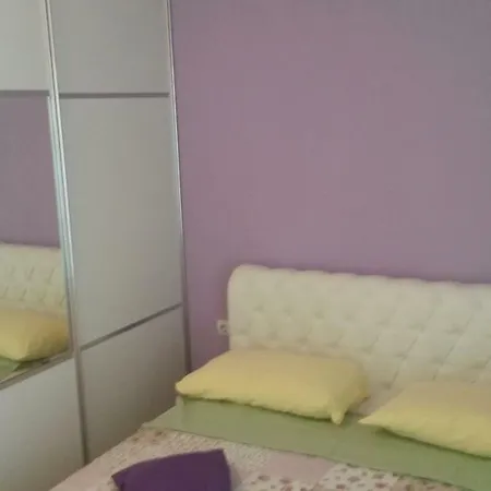 Vana Apartment *